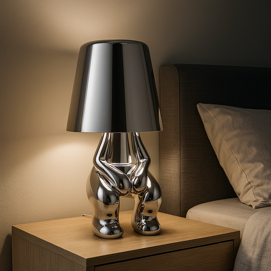 Złota Lampa Stołowa Z Siedzącą Figurką | Artystyczne Wnętrza