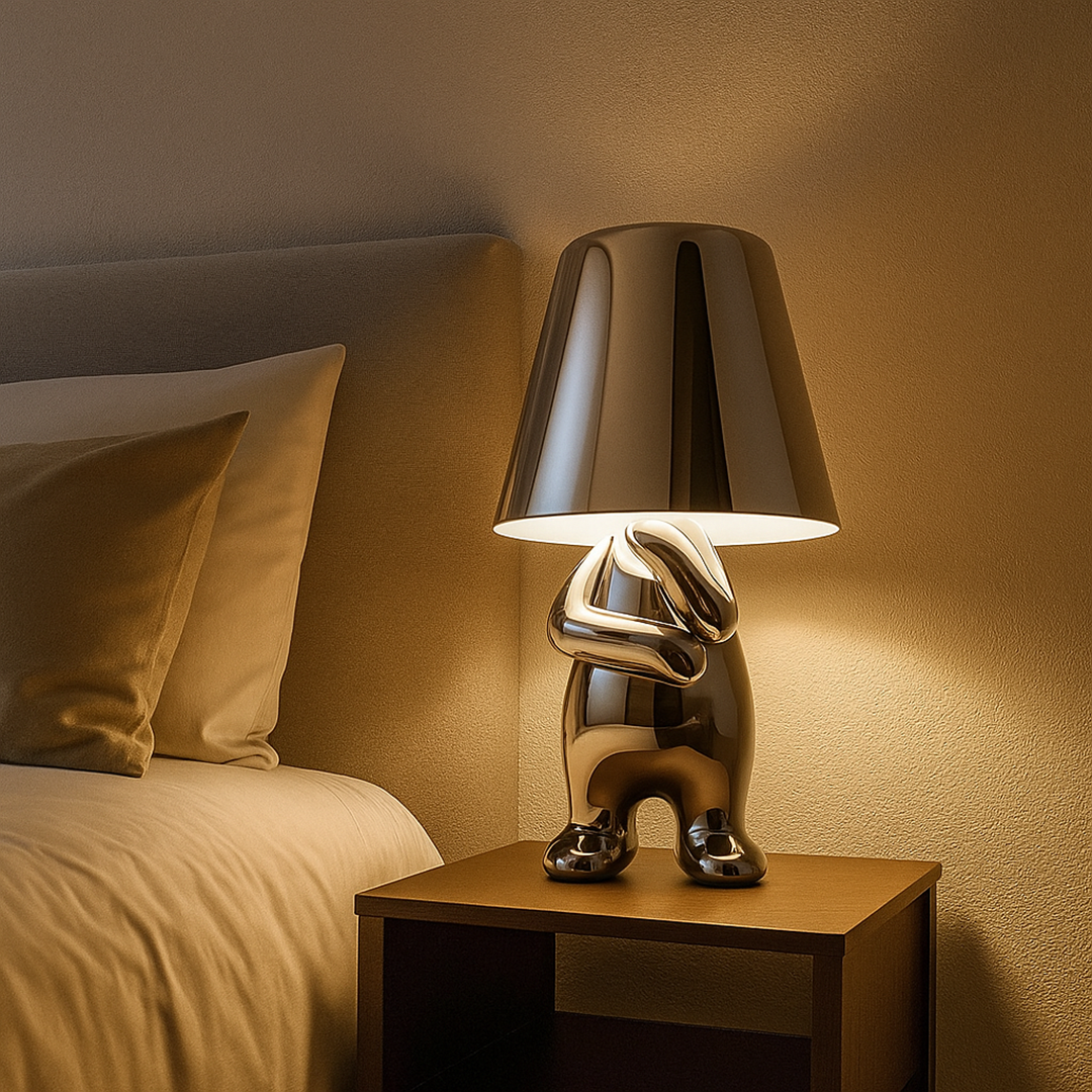 Złota Lampa Stołowa Z Siedzącą Figurką | Artystyczne Wnętrza