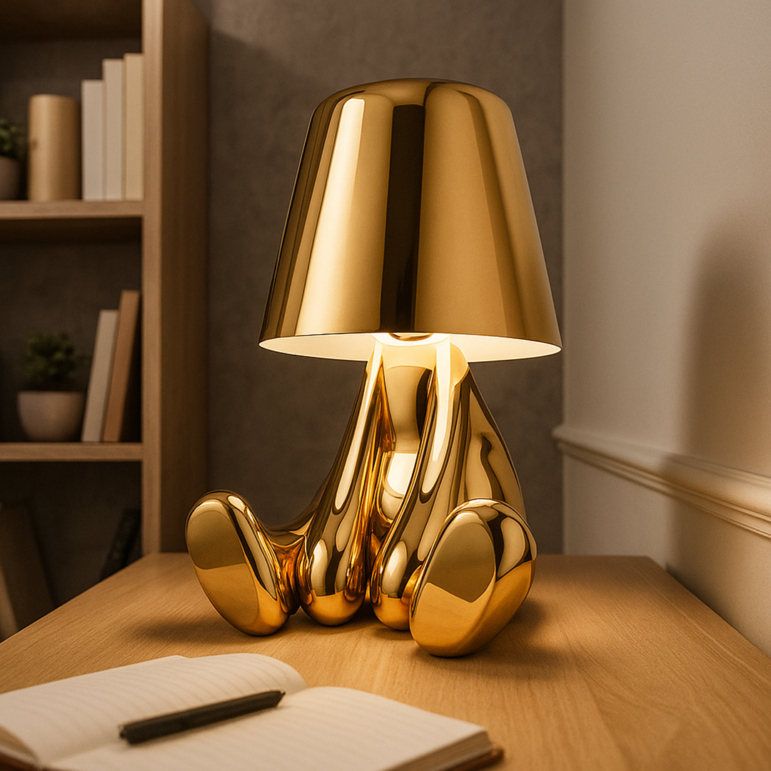 Złota Lampa Stołowa Z Siedzącą Figurką | Artystyczne Wnętrza